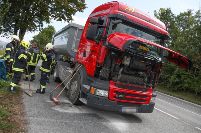 Starke Rauchentwicklung eines LKWs führt zu Einsatz der Feuerwehr in Bad Schallerbach