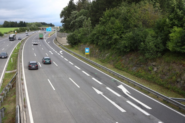 Tödlicher Unfall: Fußgänger auf Westautobahn von LKW erfasst und rund 30 Kilometer mitgeschleift