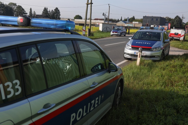 Großer Flüchtlingsaufgriff in Edt bei Lambach führt zu Großeinsatz von Polizei und Rettung