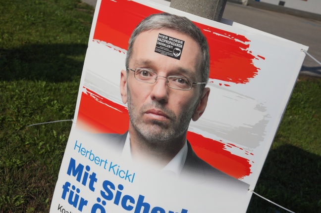 "Nazipropaganda überklebt": Wahlplakate der FPÖ beschädigt - Plakate der Grünen ebenso betroffen