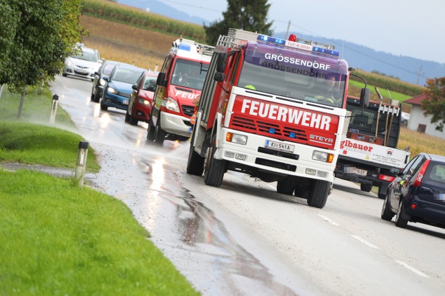 Feuerwehreinsatz: Mischwagen verlor auf Pyhrnpass Straße bei Ried im Traunkreis Beton