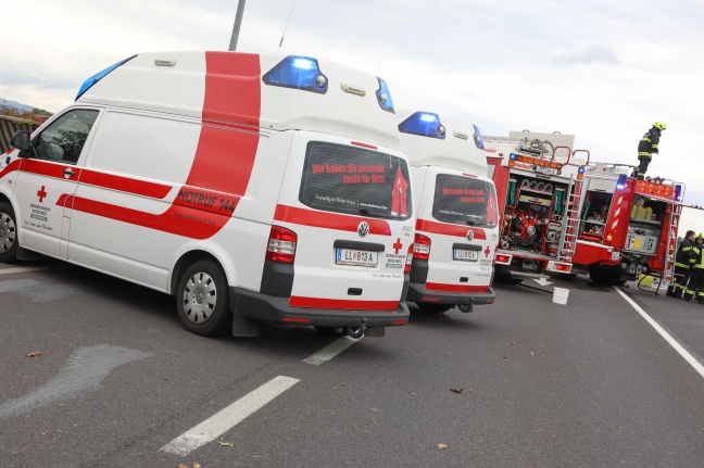 Tödlicher Frontalcrash zweier Autos auf Wiener Straße in Asten