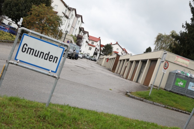 Mordversuch: Mann sticht Ex-Frau auf offener Strae in Gmunden mit Messer nieder