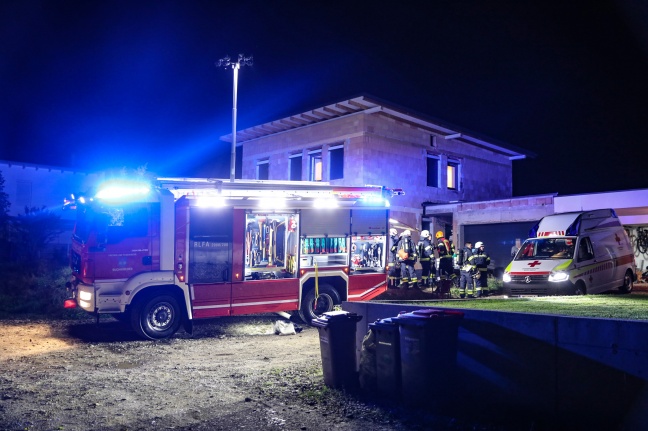 Ein Schwerverletzter sowie eine Leichtverletzte nach Brand in einem Haus in Buchkirchen