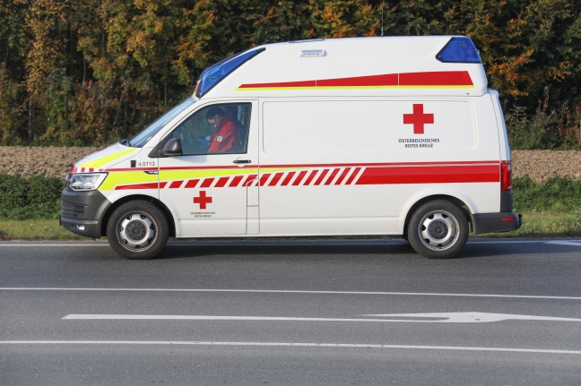 Kreuzungscrash auf Eferdinger Strae in Hinzenbach endet glimpflich