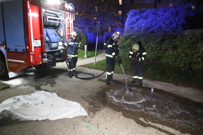 Brand eines Akkus: Einsatz der Feuerwehr in einer Wohnung in Wels-Neustadt