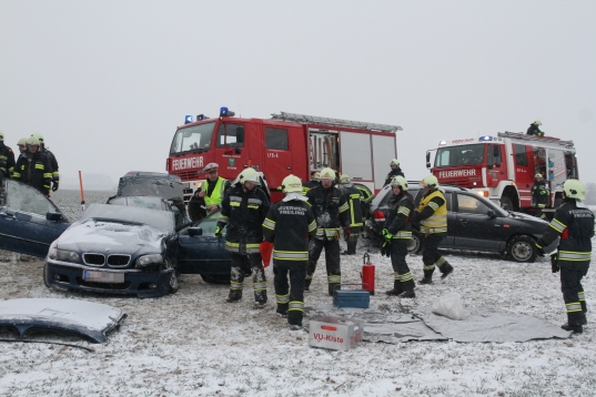 Zwei Schwerverletzte bei Verkehrsunfall auf Paschinger Straße