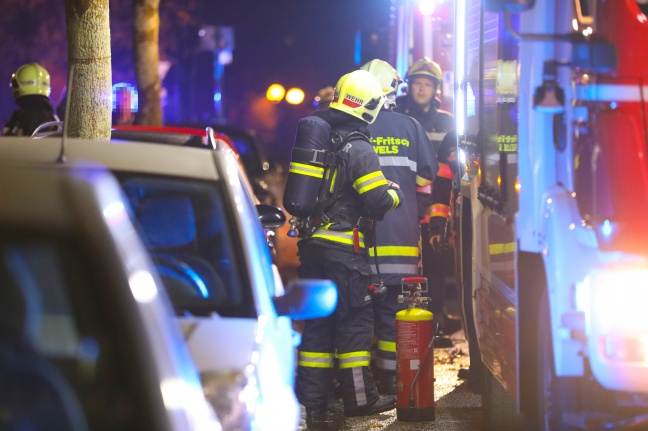 Menschenrettung: Neun Verletzte bei Wohnungsbrand in Wels-Neustadt
