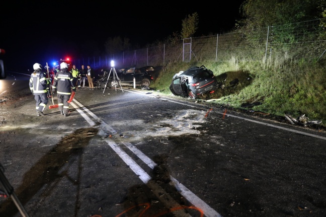 Autolenkerin bei Frontalunfall auf Steyrer Straße bei Enns tödlich verunglückt