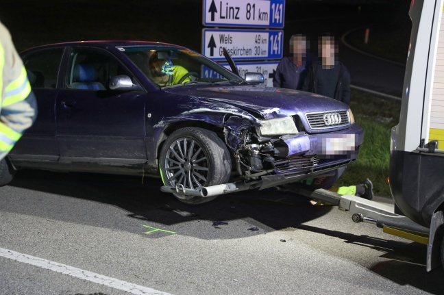 Auto nach Kollision auf Rieder Strae berschlagen - Lenker verletzt