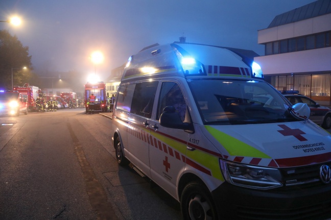 Großeinsatz bei Brand in einem Hotel in Seewalchen am Attersee