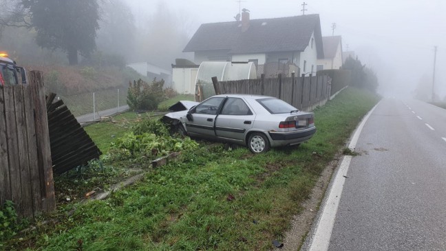 Auto bei Unfall in Krenglbach im Salatbeet gelandet
