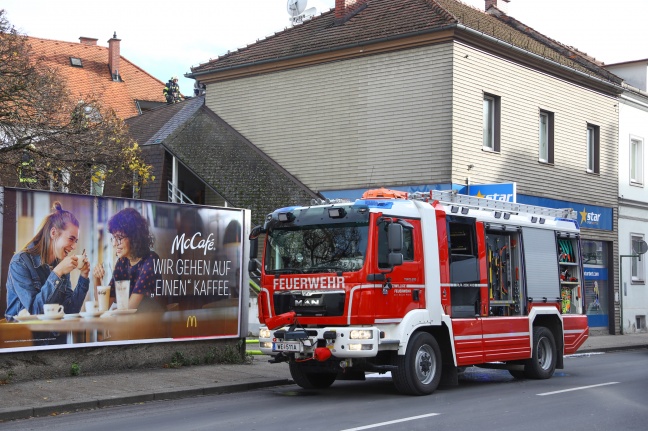 Brand im Bereich des Dachstuhls eines Geschäfts- und Wohngebäude in Wels-Neustadt