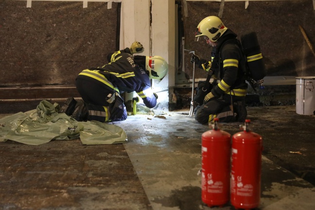 Dehnfugenbrand auf einer Baustelle in Wels-Innenstadt sorgt für Einsatz der Feuerwehr