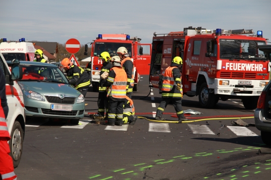 Drei Verletzte bei Verkehrsunfall im Kreuzungsbereich in Marchtrenk