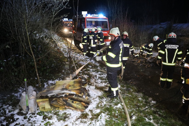Heizraumbrand in einem Haus in Stroheim erfordert Einsatz zweier Feuerwehren