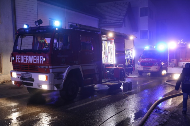 Brand eines Holzhauses in Haag am Hausruck fordert zwei Verletzte