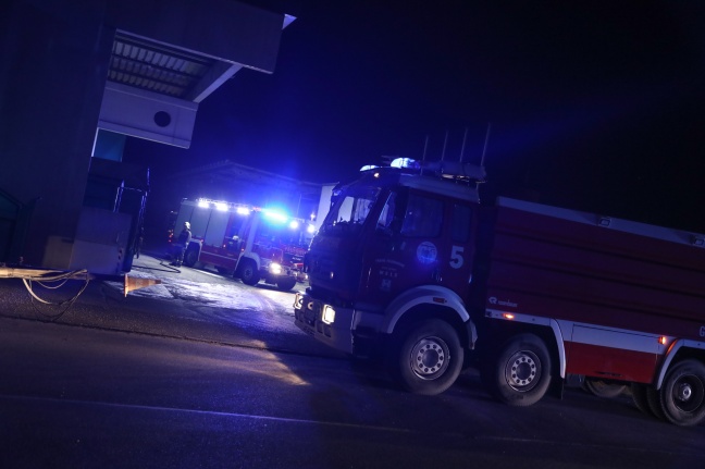 Brand eines Containers für Problemstoffe bei einem Entsorgungsunternehmen in Wels-Pernau