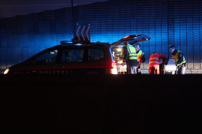 Geisterfahrer mit 2,22 Promille verursacht schweren Unfall auf Westautobahn bei Ansfelden