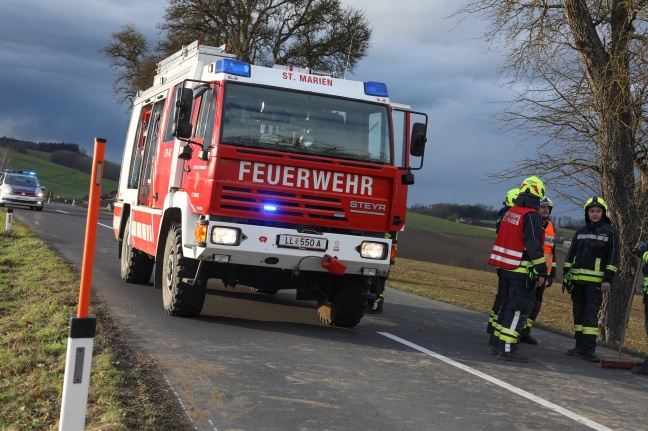 Zwei Verletzte bei schwerem Verkehrsunfall in Niederneukirchen