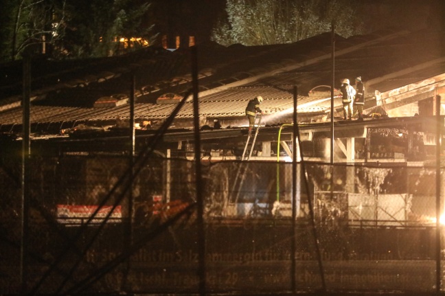 Vollbrand einer Tennishalle in Bad Ischl sorgt für Großeinsatz der Feuerwehr