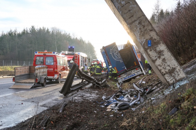 Schwerer LKW-Unfall auf der Pyhrnautobahn bei Sattledt