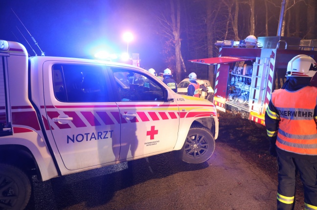 Schwer- und Leichtverletzter bei schwerem Verkehrsunfall in Piberbach