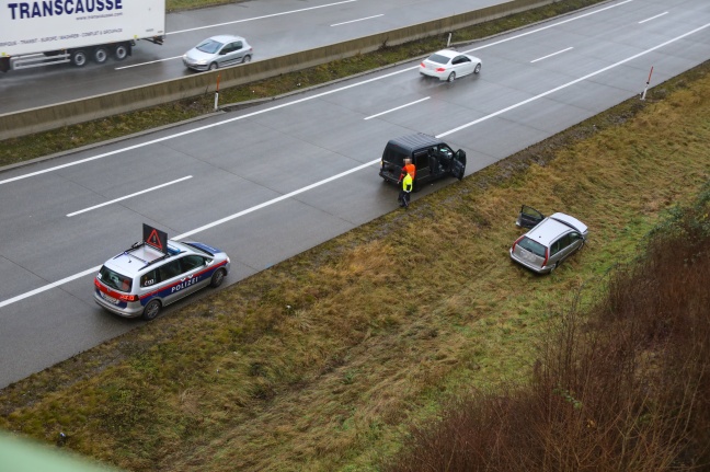 Heftiger Auffahrunfall auf Westautobahn bei Aurach am Hongar endet glimpflich