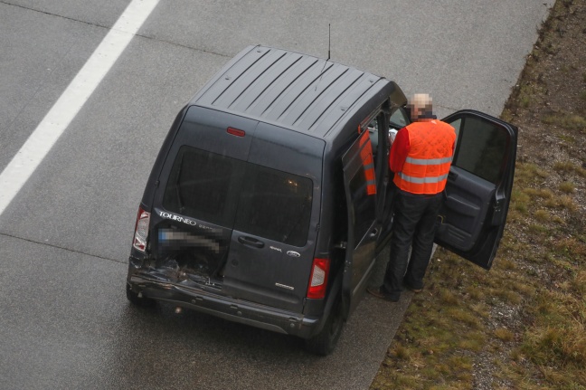 Heftiger Auffahrunfall auf Westautobahn bei Aurach am Hongar endet glimpflich