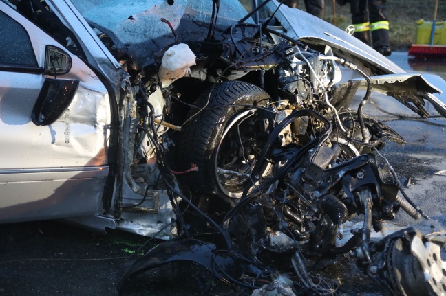 Fünf teils Schwerverletzte bei schwerem Crash auf Voralpenstraße bei Sierning
