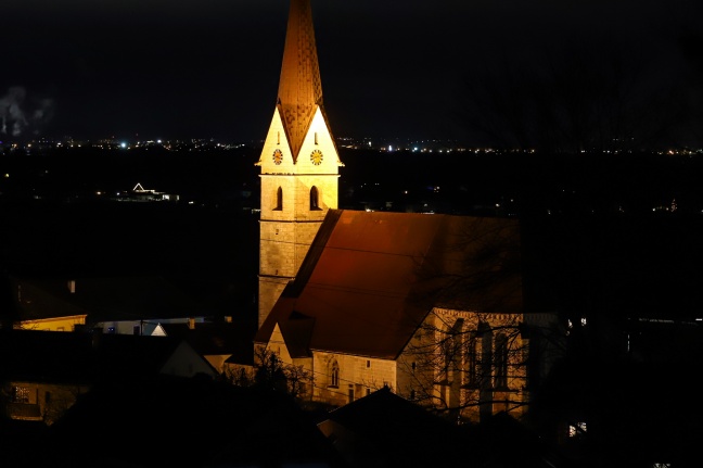 Gemlde aus dem Altarraum der Kirche in Weikirchen an der Traun von Vandalen schwer beschdigt