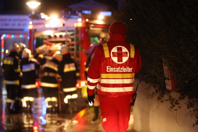 Nach Einbruch: Drei Feuerwehren bei Zimmerbrand in Gallspach im Einsatz