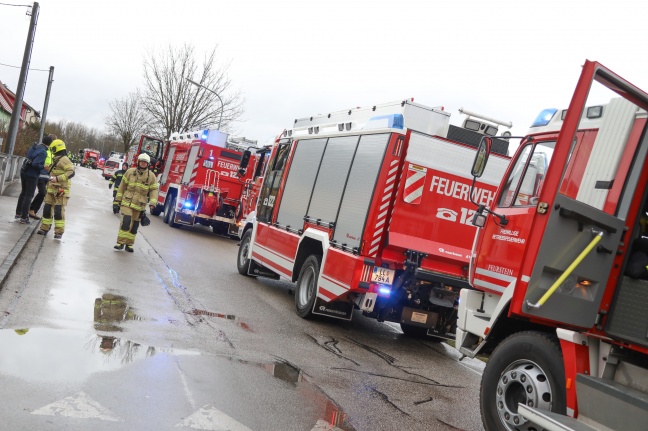 Defekte Heizungsanlage löste am Weihnachtsfeiertag größeren Einsatz der Feuerwehr in Traun aus