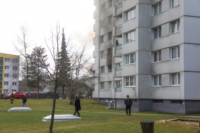 Wohnungsbrand in Wels-Lichtenegg fordert drei Verletzte