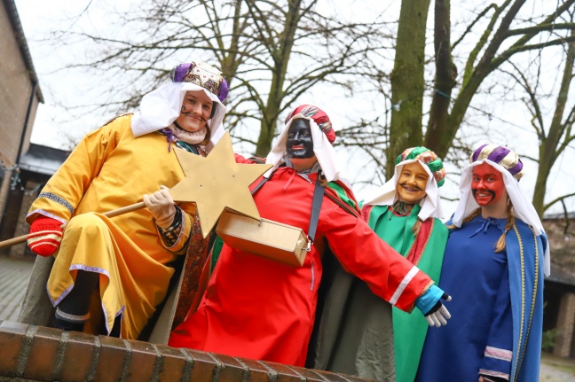 Sternsinger bringen traditionell im ganzen Land den Segen von Haus zu Haus