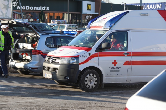 Kollision zweier Autos in Ansfelden fordert eine Leichtverletzte