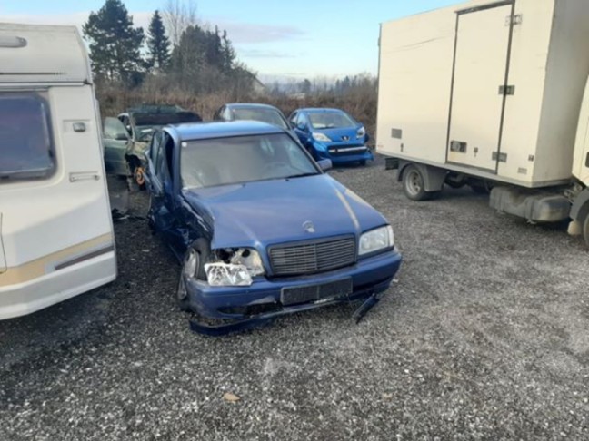 Unfall mit drei beteiligten Fahrzeugen auf Wiener Straße in Edt bei Lambach fordert drei Verletzte