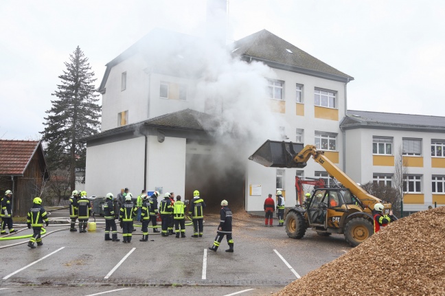 Großeinsatz bei Brand im Hackschnitzelbunker eines Nahheizwerkes in Steinbach an der Steyr