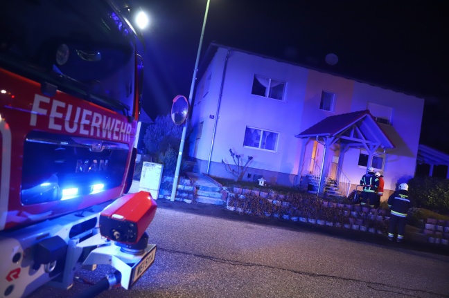 Brand eines Dunstabzuges in der Küche eines Hauses in Wels-Schafwiesen fordert zwei Verletzte