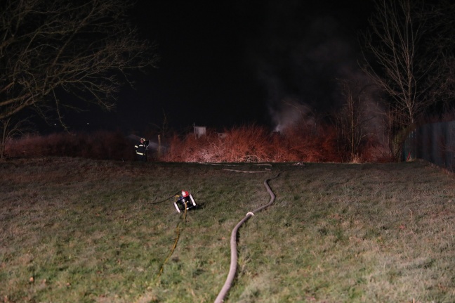 Vier Feuerwehren bei Brand einer Gartenhütte in Molln im Einsatz