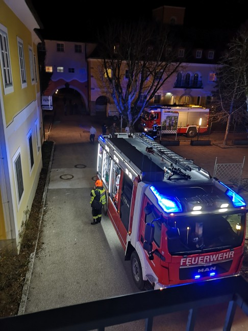 Brand in einer Kuranstalt in Bad Wimsbach-Neydharting sorgt für Einsatz zweier Feuerwehren