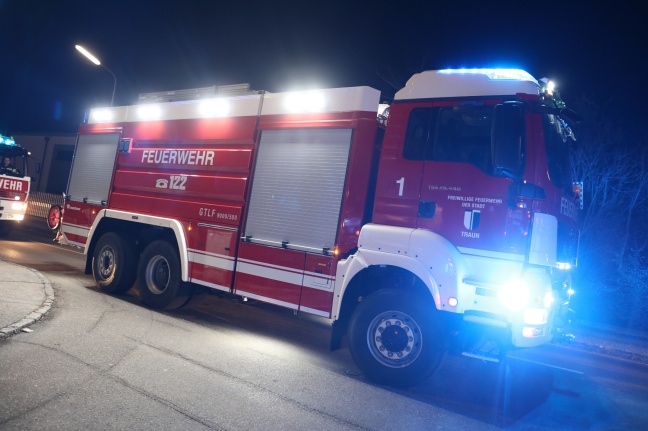 Drei Feuerwehren bei Brand in einer Tiefgarage in Traun im Einsatz