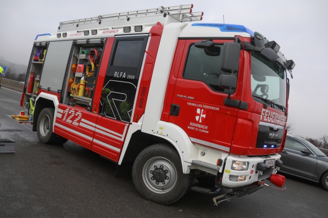 Schwerer LKW-Unfall auf Westautobahn bei St. Florian fordert Schwerverletzten