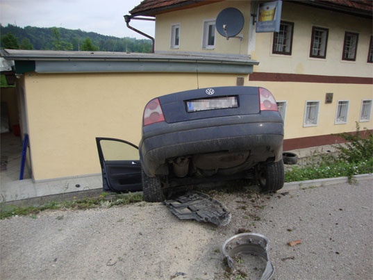 Spektakulrer Verkehrsunfall auf der Schlierbacher Strae in Wartberg an der Krems