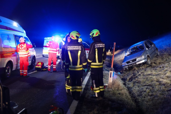 Lenker bei Verkehrsunfall in Meggenhofen aus Auto geschleudert und schwer verletzt