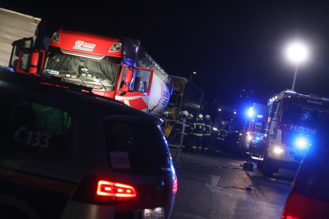 LKW-Lenker auf Rastplatz der Westautobahn bei Enns leblos aus Fhrerhaus geborgen