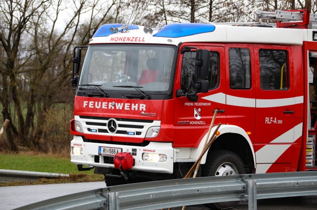Kollsion zwischen Auto und Kleintransporter in Hohenzell fordert zwei Verletzte