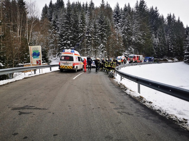 Schwerer Verkehrsunfall zwischen Königswiesen und St. Georgen am Walde forderte zwei Verletzte