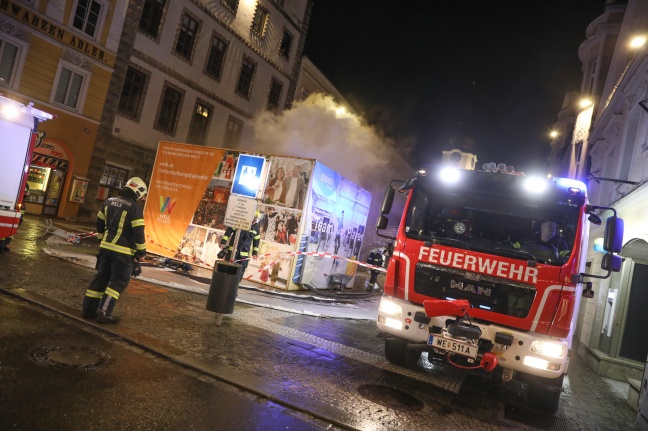 Einsatz aufgrund Rauchentwicklung im Technikbereich des "EIS-8ers" am Stadtplatz in Wels-Innenstadt