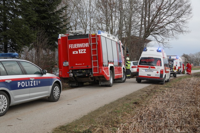 Auto kracht bei Pettenbach gegen Baum - zwei Verletzte